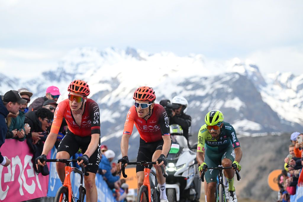 LIVIGNO MOTTOLINO ITALY MAY 19 LR Thymen Arensman of Netherlands Geraint Thomas of The United Kingdom and Team INEOS Grenadiers and Daniel Martinez of Colombia and Team BORA hansgrohe compete in the chase group climbing the Mottolino 2387m during the 107th Giro dItalia 2024 Stage 15 a 222km stage from Manerba del Garda to Livigno Mottolino 2387m UCIWT on May 19 2024 in Livigno Mottolino Italy Photo by Dario BelingheriGetty Images