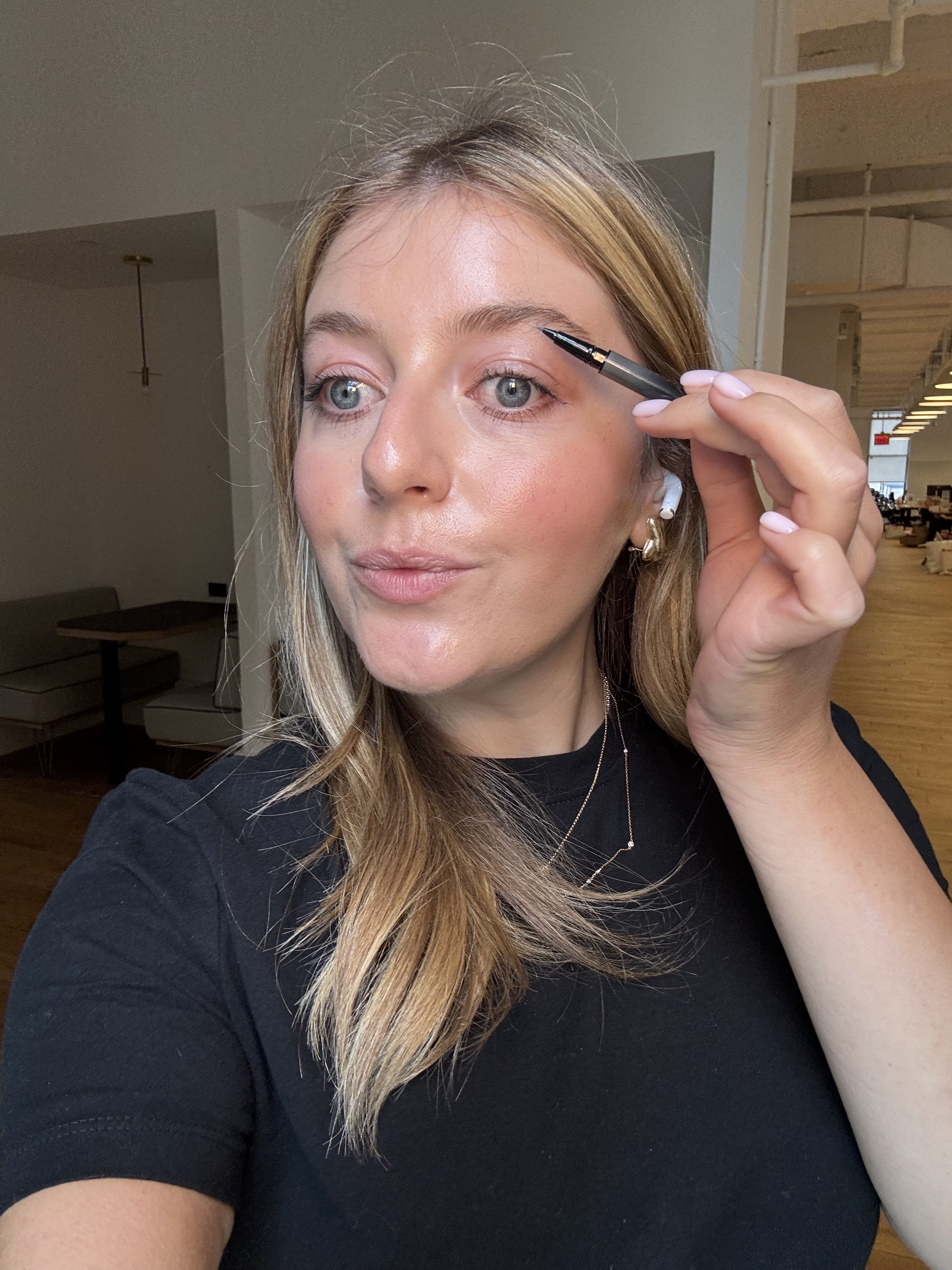 samantha holender using abh brow pen to fill in her brows