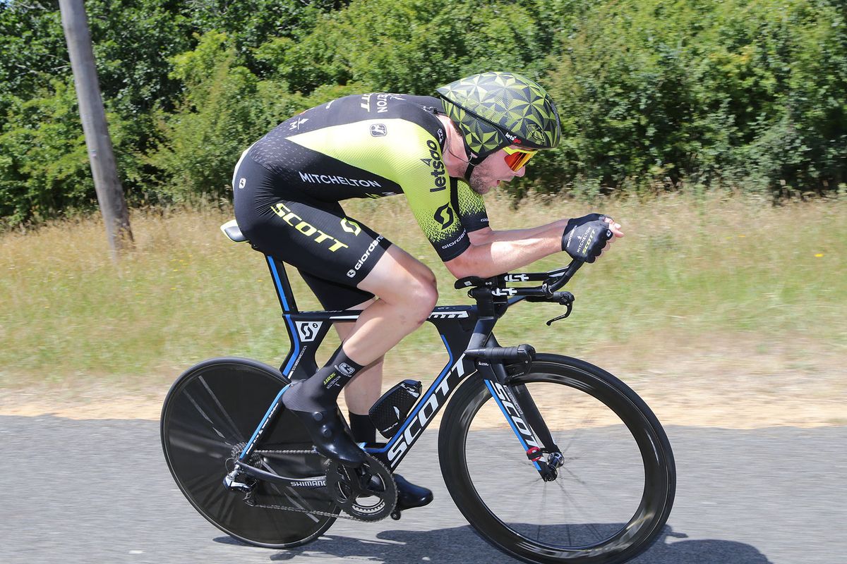 Luke Durbridge (Mitchelton-Scott) in his aero tuck