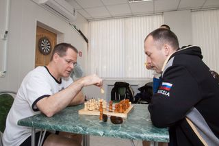 Expedition 33 Members Play Chess