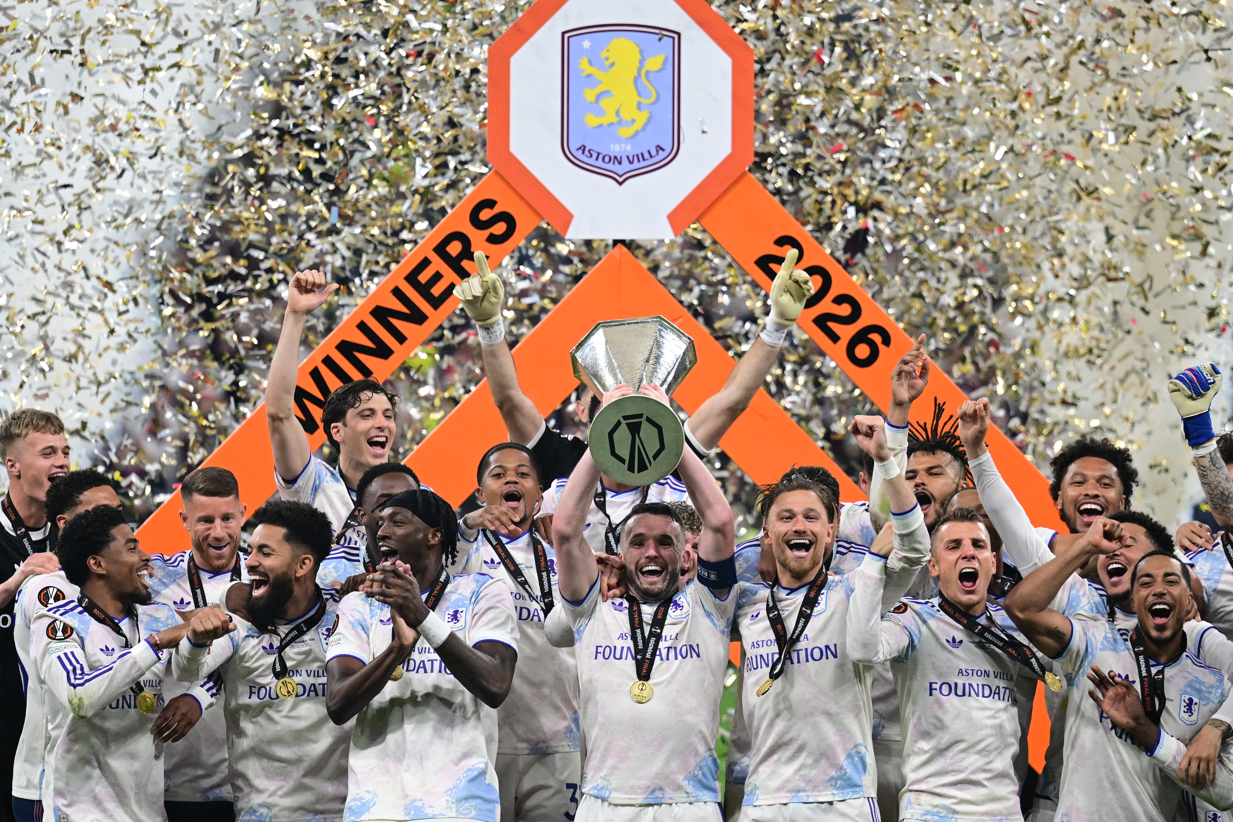 ISTANBUL, TURKIYE - MAY 21: Aston Villa players celebrate with the trophy after defeating Freiburg 3-0 to win the UEFA Europa League final match at Besiktas Park in Istanbul, Turkiye, on May 21, 2026. (Photo by Serhat Cagdas/Anadolu via Getty Images)