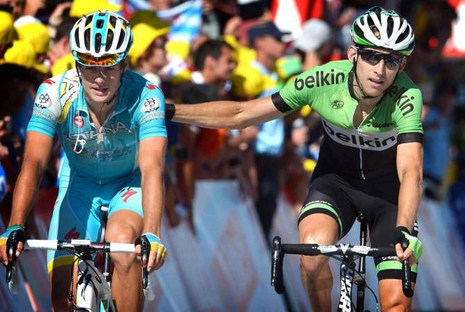 Bauke Mollema (Belkin) thanks Jakob Fuglsang (Astana) after the two fought to limit their losses