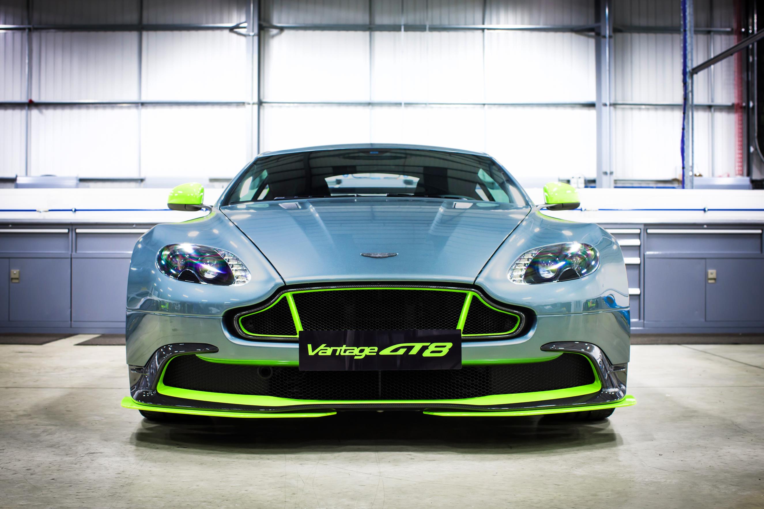 aston_martin_vantage_gt8_04.jpg