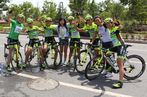 Celebrations by the MCipollini Giambenini team (and their interpreter)