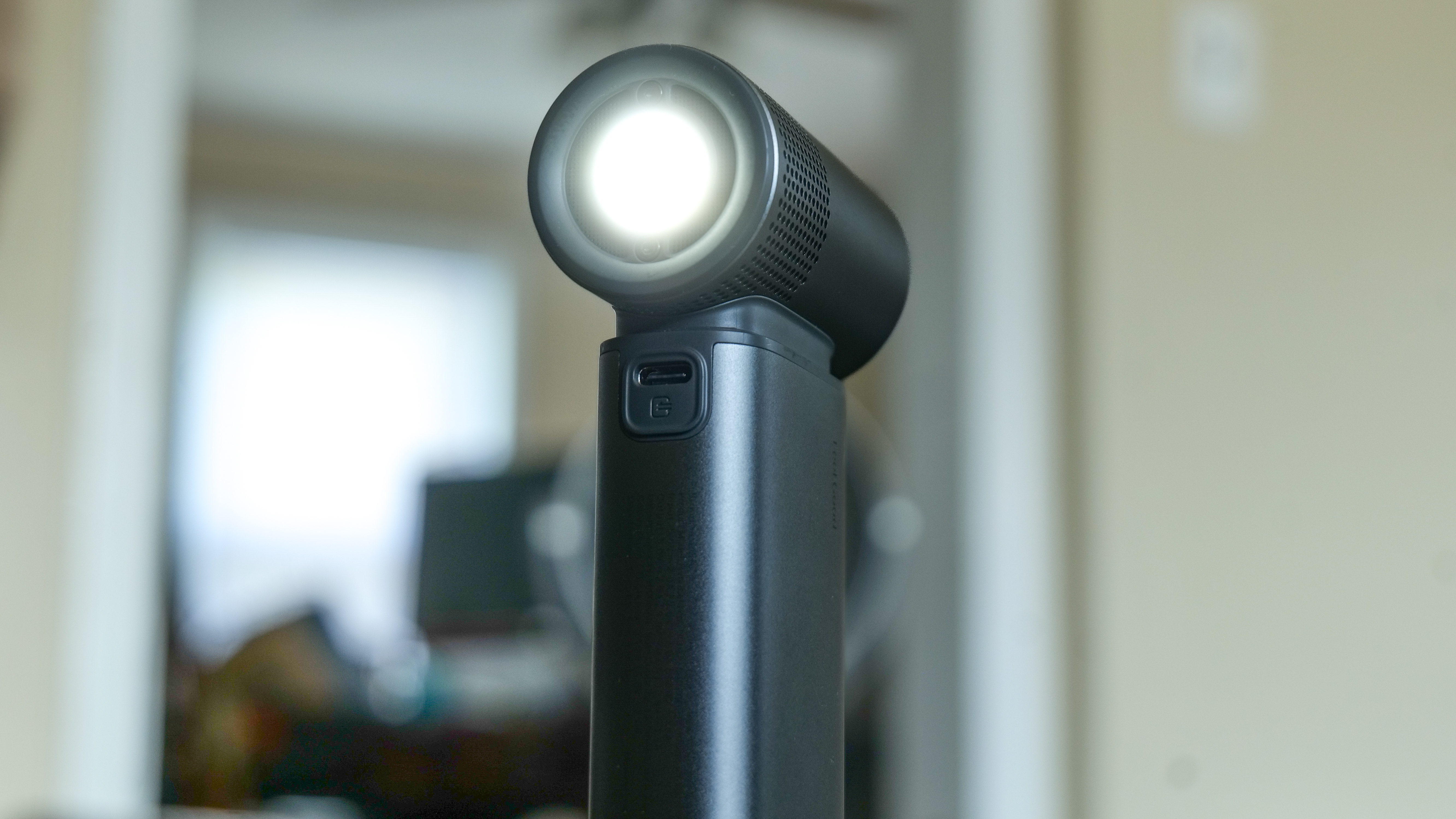 JisuLife Handheld Fan Ultra2 being used to beat the heatwave.