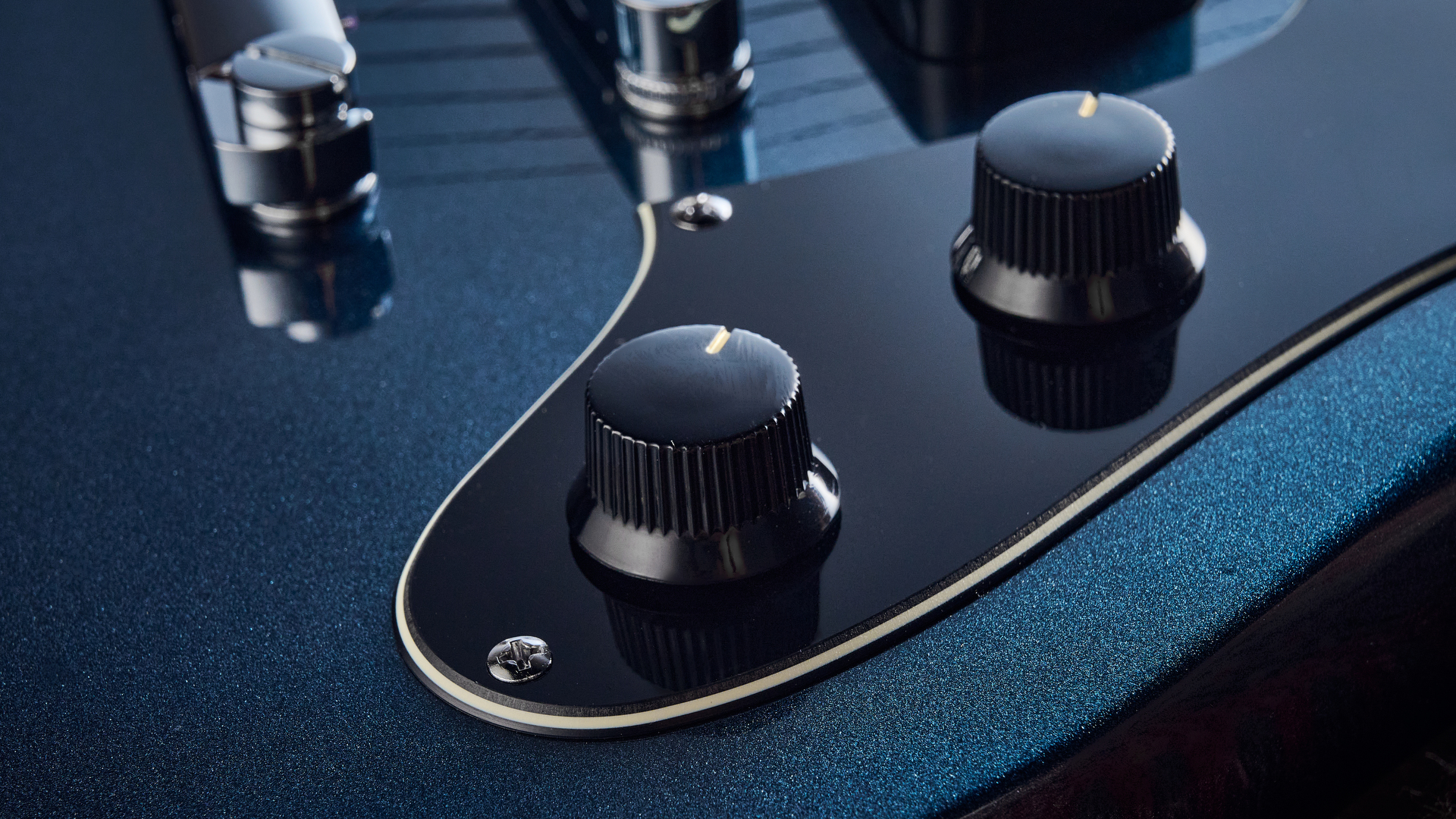 The volume and tone knobs of the Baum Carve electric guitar