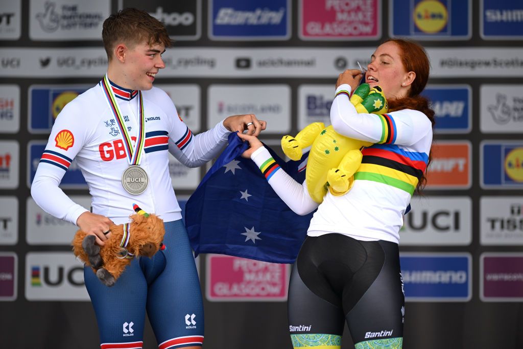 STIRLING SCOTLAND AUGUST 10 LR Silver medalist Isabel Sharp of The United Kingdom and gold medalist Felicity WilsonHaffenden of Australia pose on the podium during the medal ceremony after the Women Junior Individual Time Trial a 134km race from Stirling to Stirling at the 96th UCI Cycling World Championships Glasgow 2023 Day 8 UCIWT on August 10 2023 in Stirling Scotland Photo by Dario BelingheriGetty Images