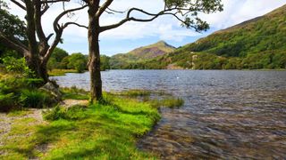 A picture of the lake at Llyn Gwynant in Snowdonia National Park, Wales