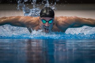 Using a fast shutter speed of 1/1000 sec has allowed us to freeze this fast-moving swimmer