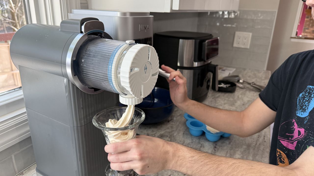 Ninja Swirl by Creami in action