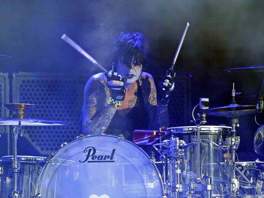 Tommy Lee what I've learned about drums, music and showmanship