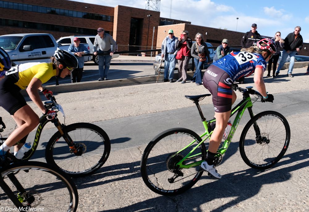 Erin Huck (Scott 3Rox Racing) leading on the second lap
