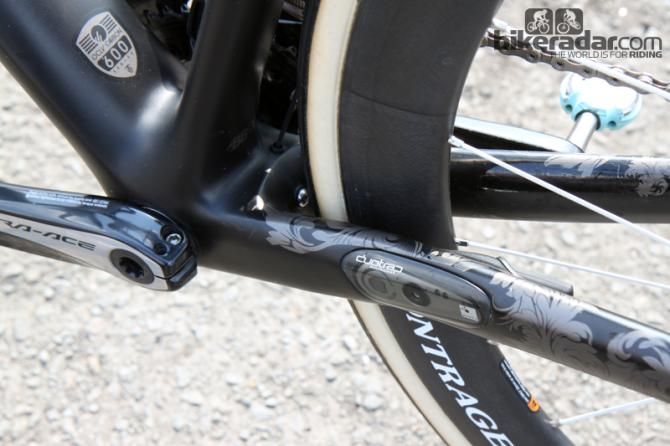 A Bontrager DuoTrap wireless speed and cadence sensor is housed inside the non-driveside chain stay.