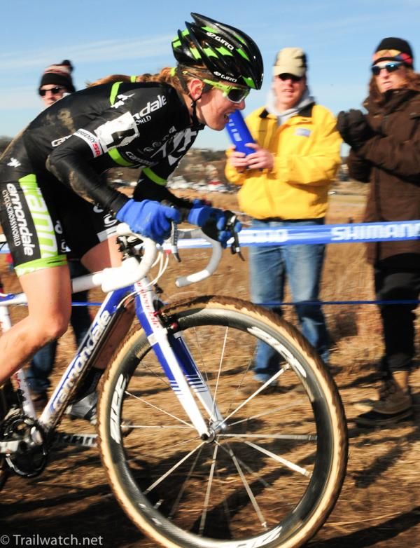Kaitlin Antonneau (Cyclocrossworld.com) struggles to get up a climb