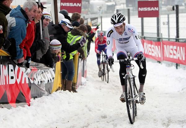 World Cup leader Niels Albert leads Lars Boom.