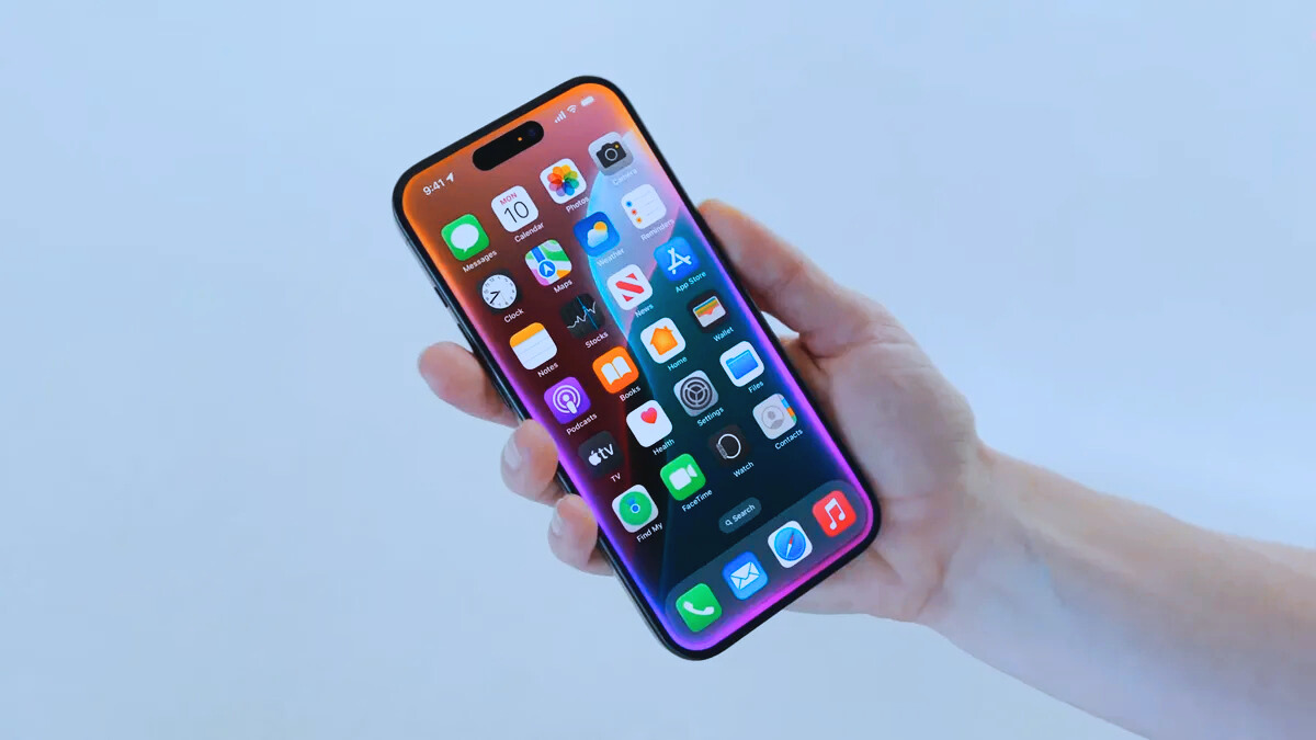 Close-up of an iPhone in a person's hand with Siri screen edge enabled in iOS 18