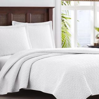 100% Cotton Percale Quilt Set on a bed.