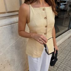 @kimturkington_ wears a yellow waistcoat with white trousers