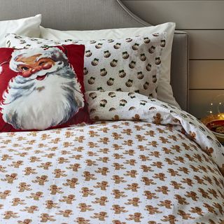gingerbread and pudding printed duvet set in grey walled room