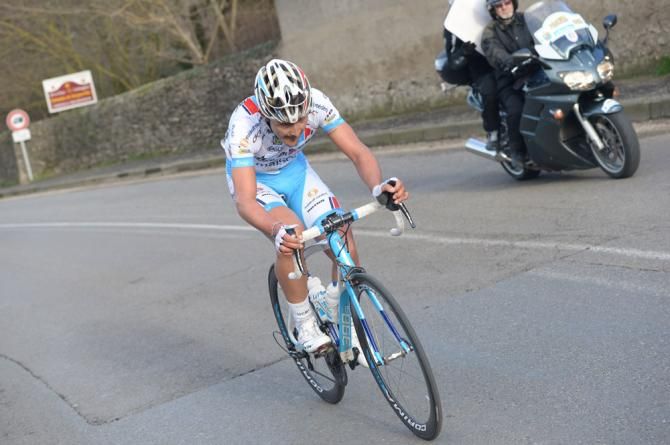 Thomas Rostollan (La Pomme Marseille 13) has dropped his four breakaway companions and makes a bid for solo victory