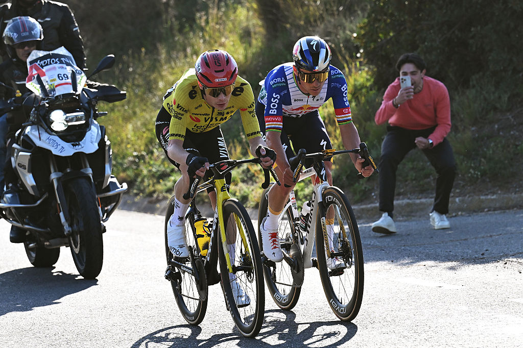 VILA-SECA, SPAIN - MARCH 25: (L-R) Jonas Vingegaard of Denmark and Team Visma | Lease a Bike and Remco Evenepoel of Belgium and Team Red Bull - BORA - hansgrohe compete in the breakaway during the 105th Volta a Catalunya 2026, Stage 3 a 159.4km stage from Mont-roig del Camp to Vila-seca / #UCIWT / on March 25, 2026 in Vila-seca, Spain. (Photo by Szymon Gruchalski/Getty Images)