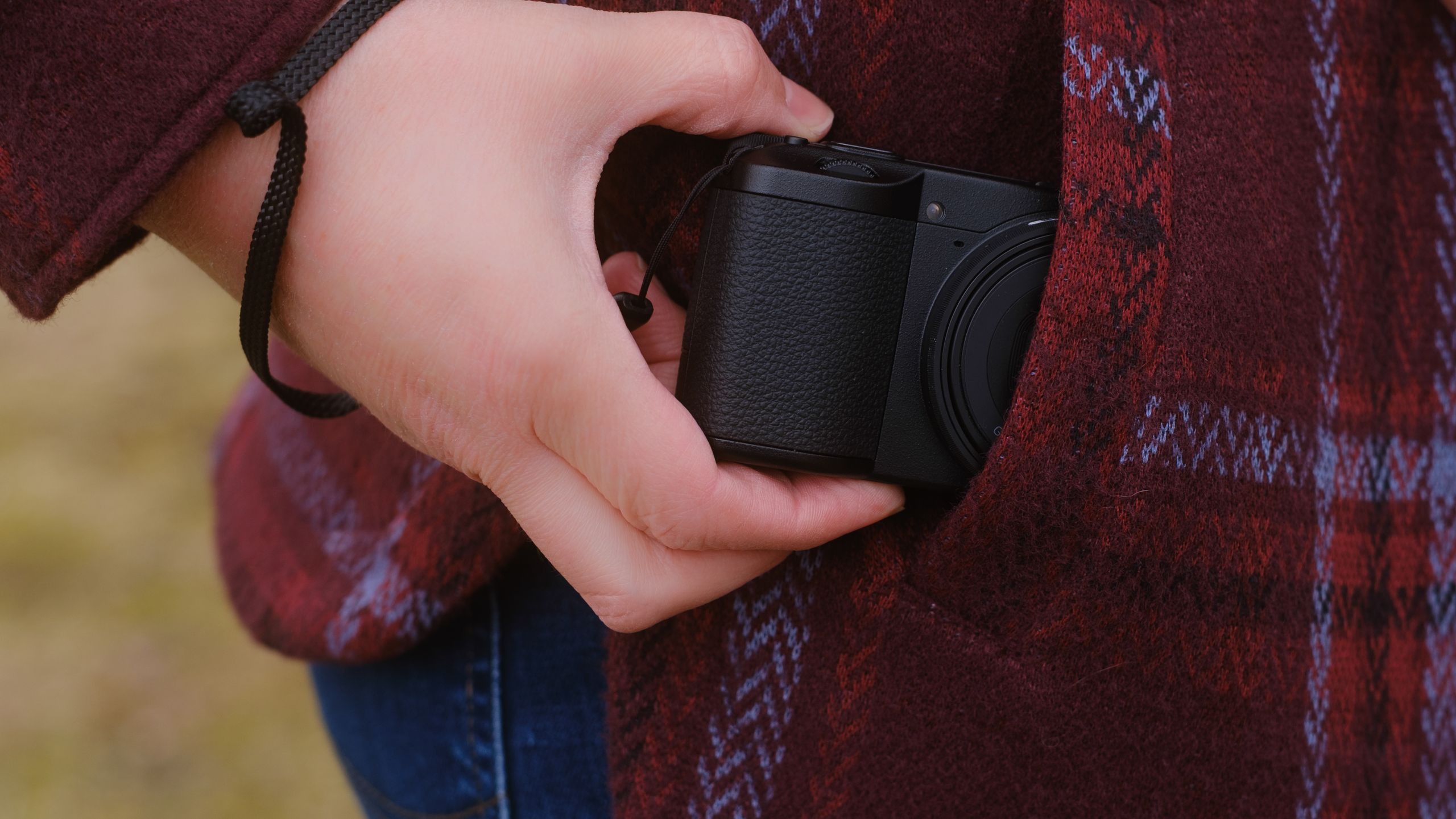 Compact Camera with Built-in Diffusion Filter