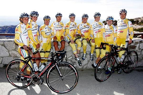 The 2007 Expresscopy.com team pose