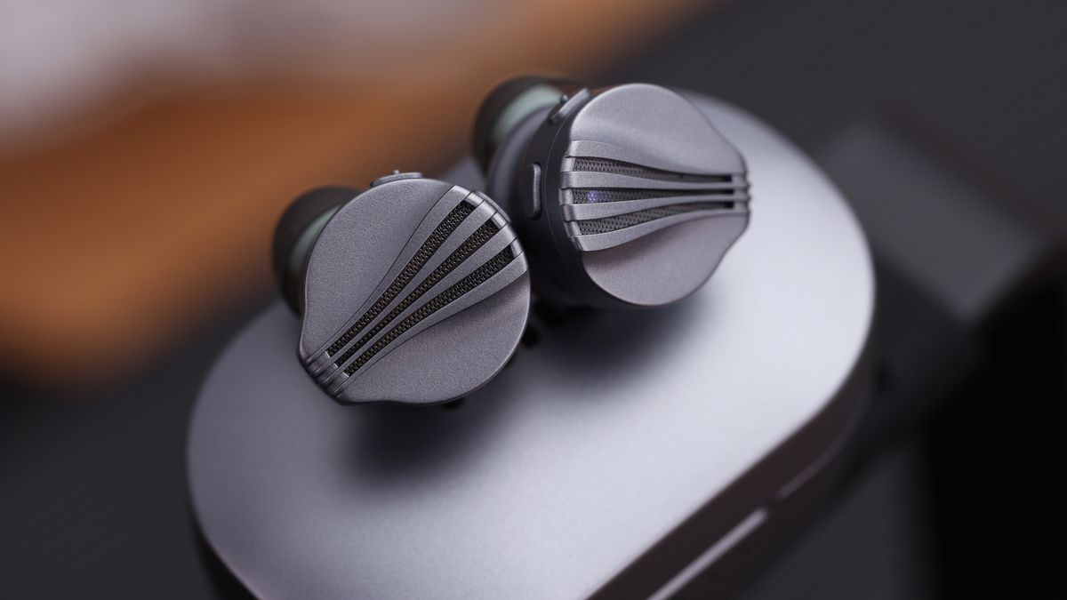 Fiio FW3 earbuds on a table