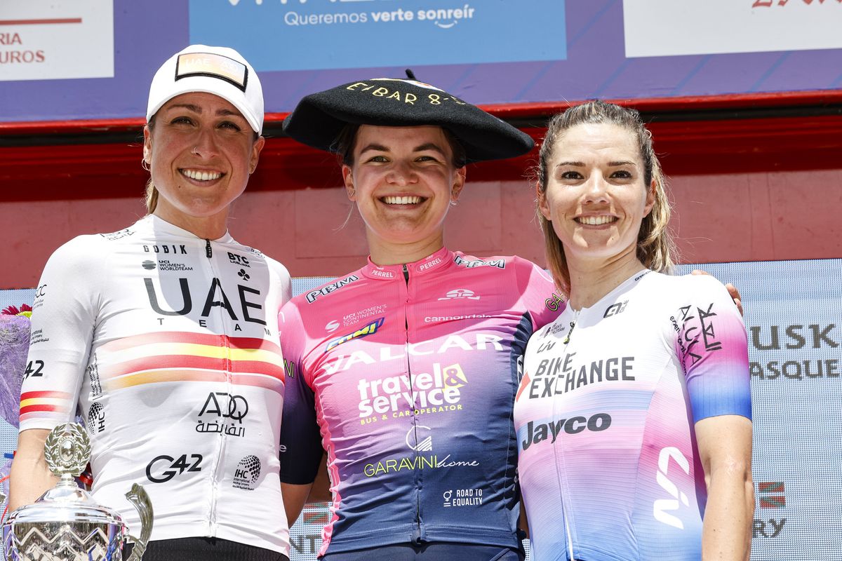 Olivia Baril (centre) joined UAE Team ADQ from the Valcar Travel &amp; Service team in 2023