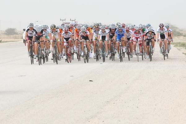 The bunch is pushed over to the gutter by the strong crosswinds