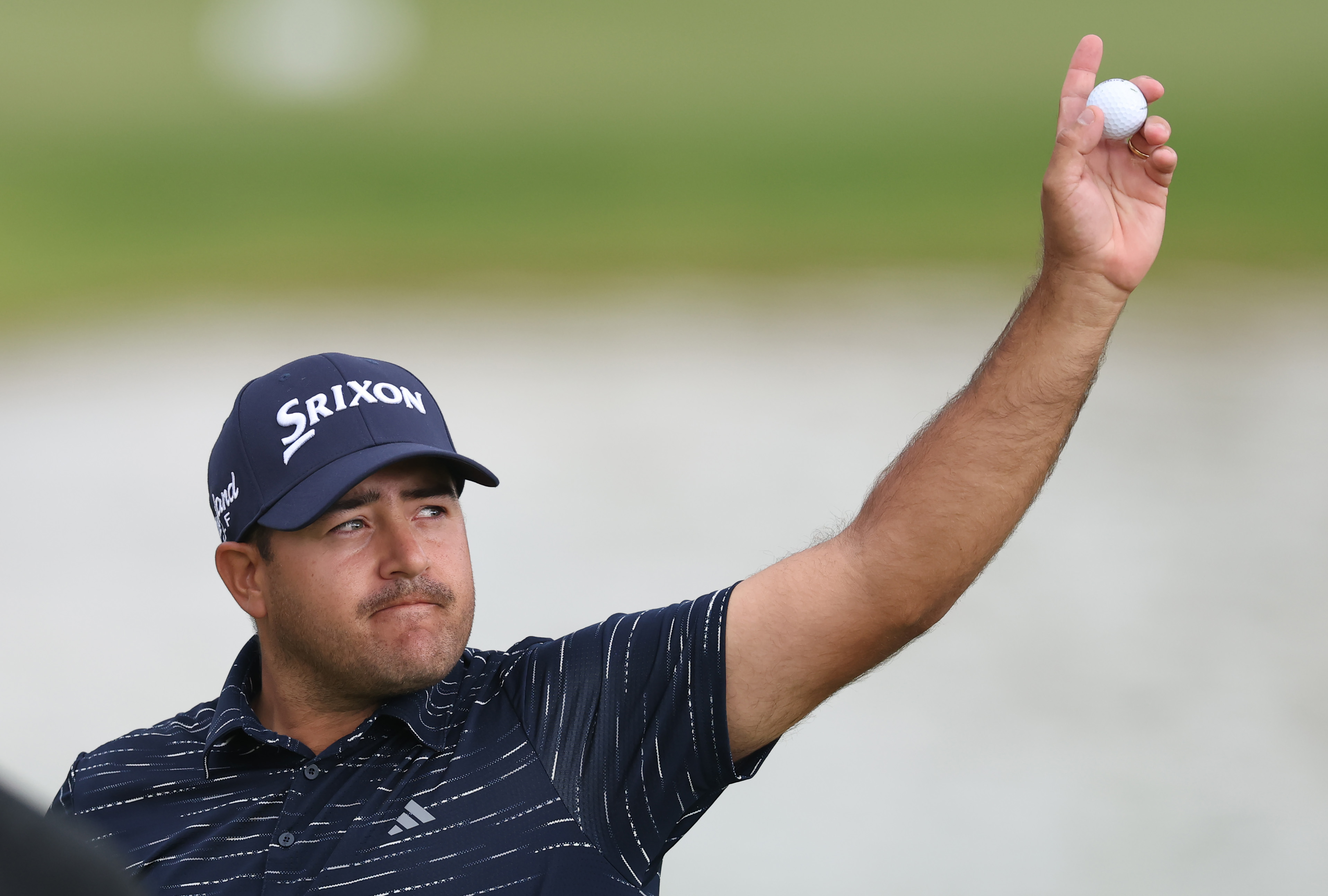 Hennie Du Plessis waves to the crowd