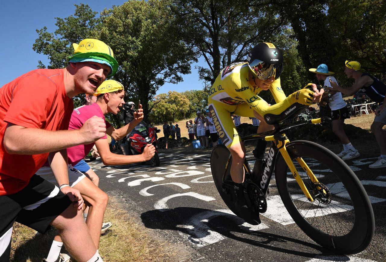 Jonas Vingegaard time trials on stage 20 of the 2022 Tour de France