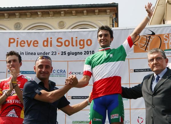 Paolo Bettini congratulates U23 road champion Stefano Agostini.