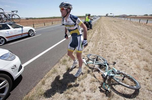 Romain Feillu (Vacansoleil-DCM) came a cropper early on.