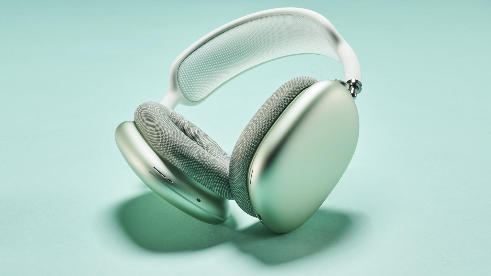 AirPods Max’s USBC lossless update arrives today here’s how to