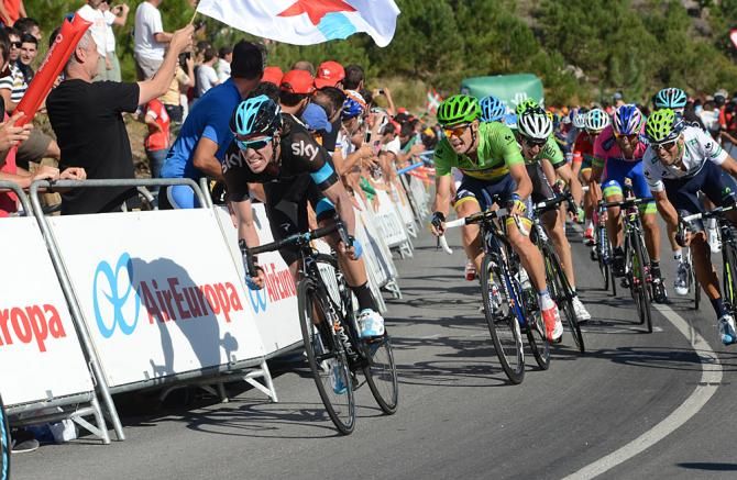 Rigoberto Uran (Sky) pushes to the line