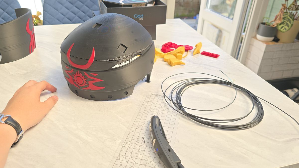 Using a 3D pen for cosplay