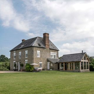 herefordshire farmhouse with lawn