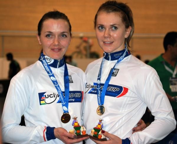 Victoria Pendleton (l) and Jessica Varnish won the women's team sprint.