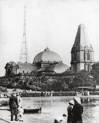 A huge aerial mast atop Alexandra Palace, location of a new television station, circa 1936. (Photo by Keystone/Hulton Archive/Getty Images)