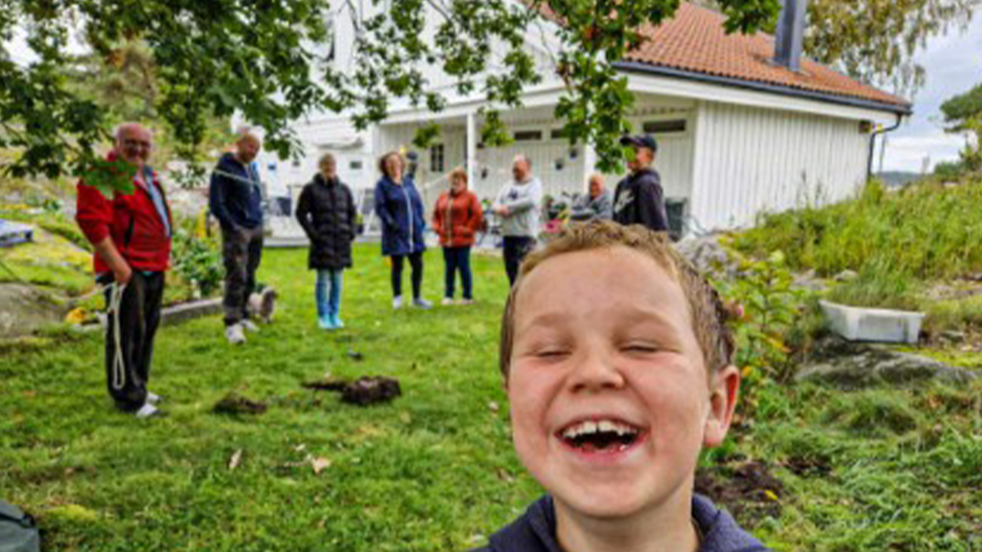  Norwegian family finds 1,200-year-old Viking treasure while searching for a lost earring in their yard 