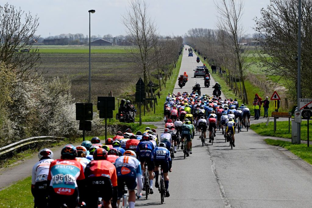 WEVELGEM BELGIUM MARCH 24 A general view of the peloton passing through De Moeren sector competing in echelons formation due to the crosswind during the 86th GentWevelgem in Flanders Fields 2024 Mens Elite a 2531km one day race from Ieper to Wevelgem UCIWT on March 24 2024 in Wevelgem Belgium Photo by Tim de WaeleGetty Images