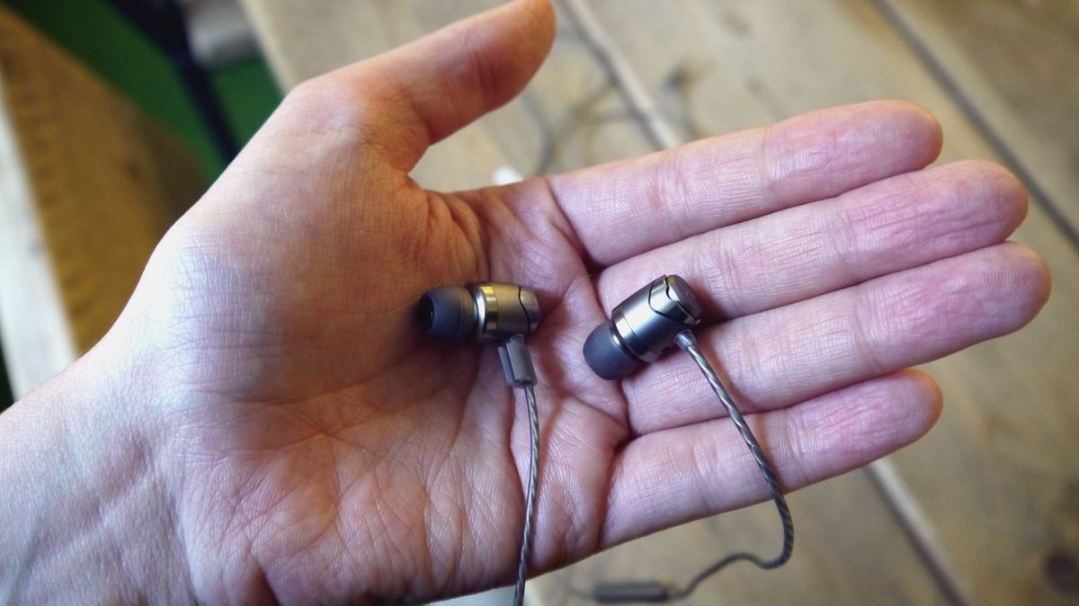 SoundMagic E11C
