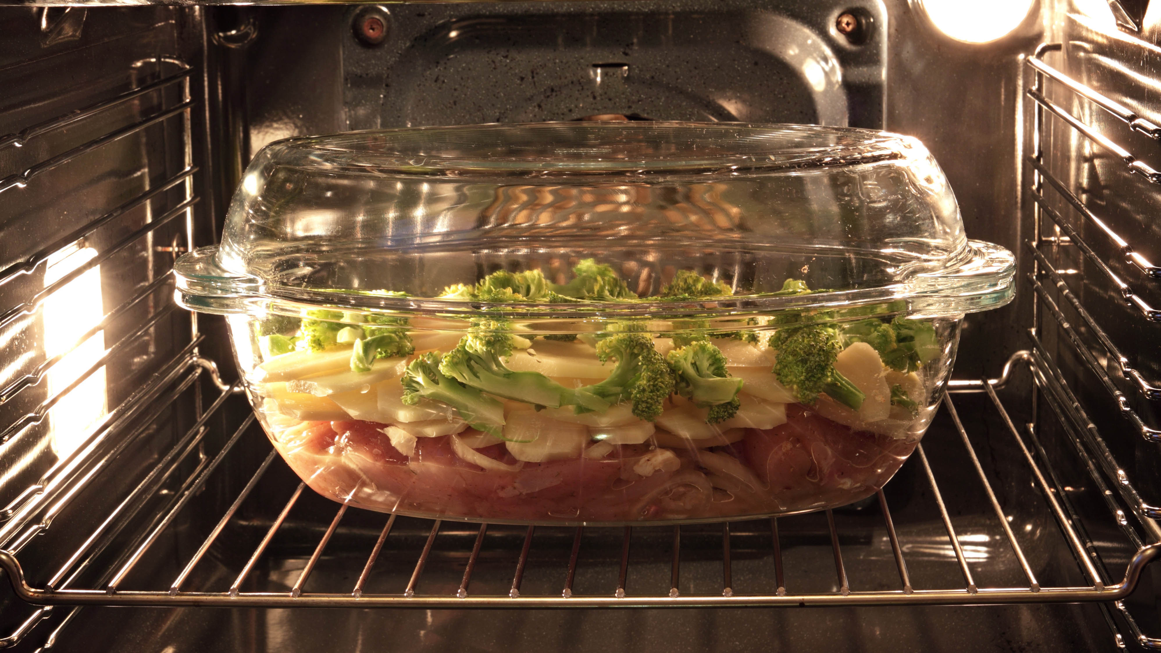 Стеклянная посуда с крышкой для приготовления пищи в духовке