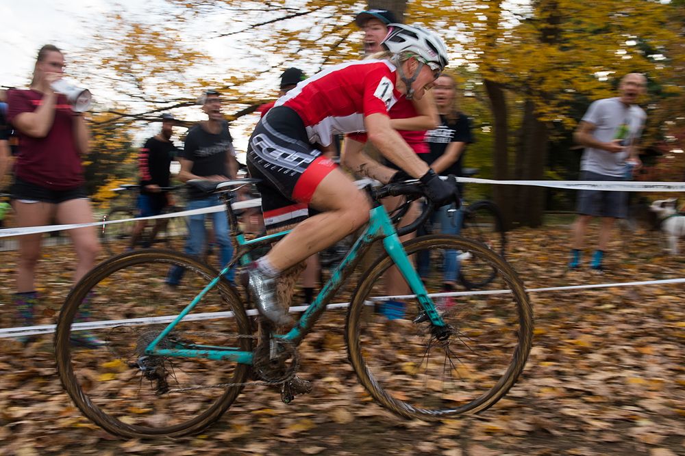 Christel Ferrier Bruneau (Can) Sas Macogep Aquisio grinds her way up a climb.