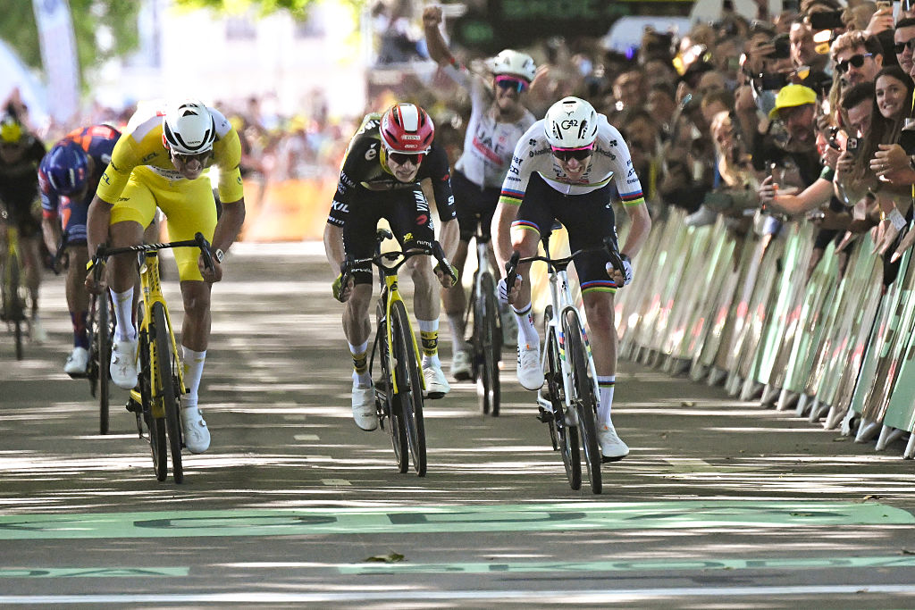 As it happened: A milestone win for the world champion in a ferocious uphill sprint