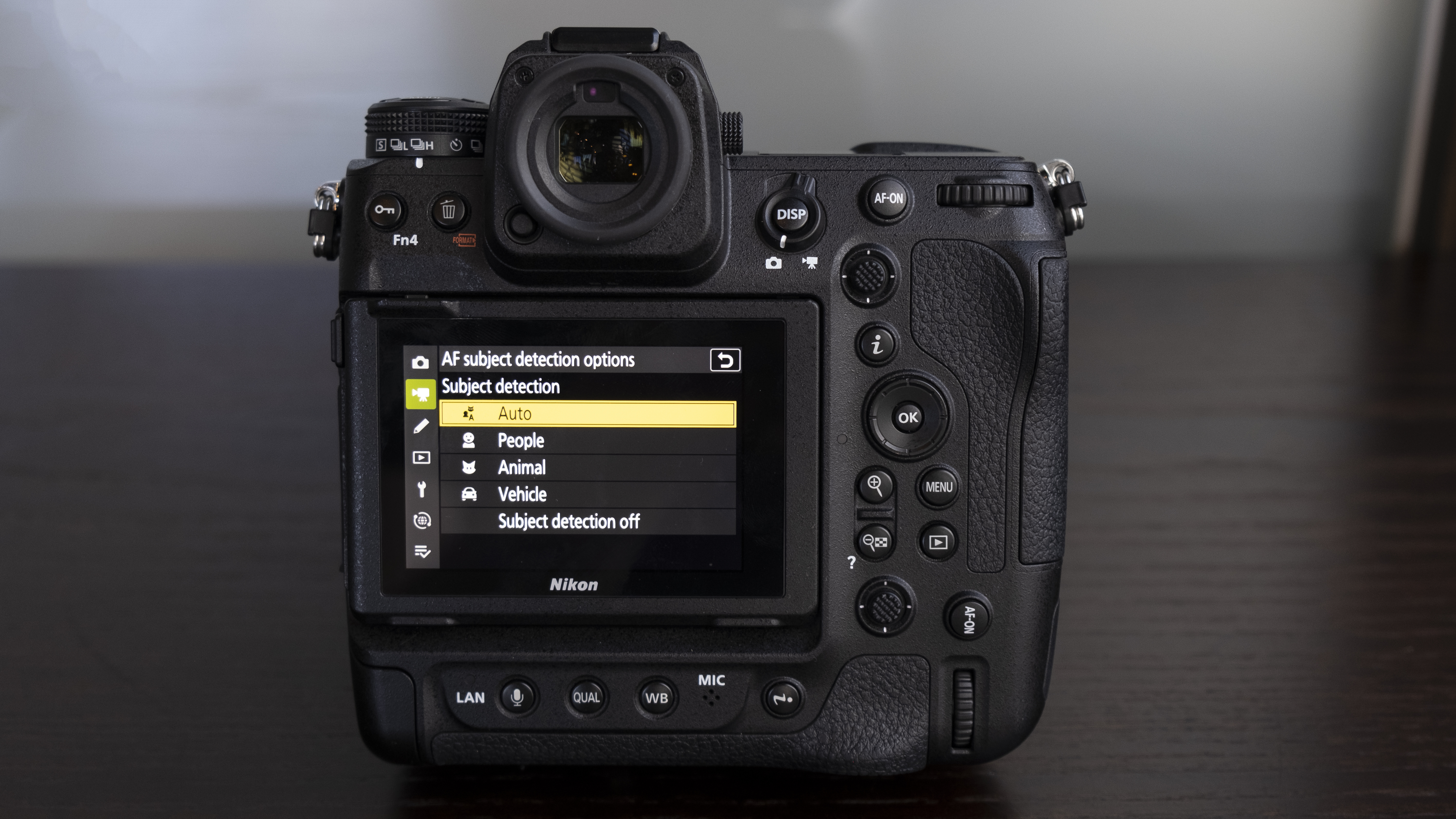Den bakre skärmen på Nikon Z9