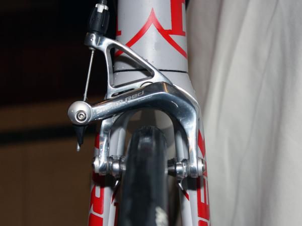 Tire clearance at the fork crown is noticeably increased over standard Madones.