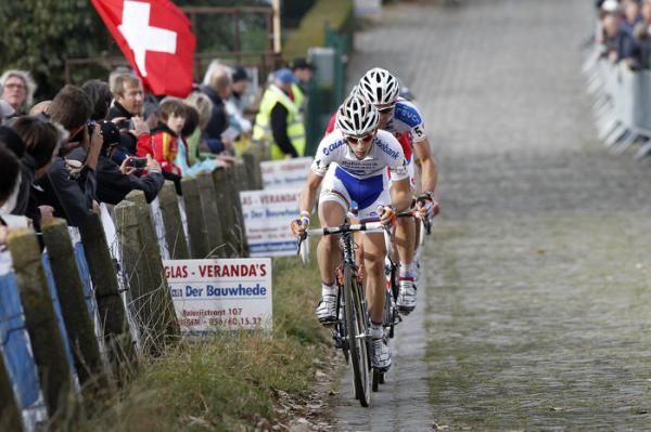 Lars van der Haar (Rabobank-Giant Off-Road Team) climbs the Koppenberg.