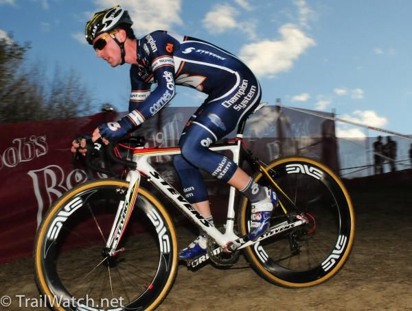 Luke Keough (Champion Systems) tries to hang with Powers